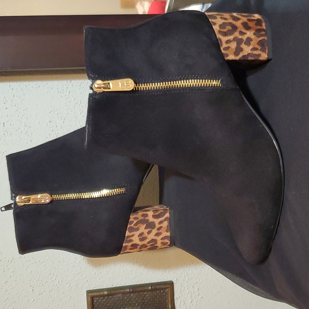 Bandolino, Size 8, Black, Leopard Heel, Suede Fabric